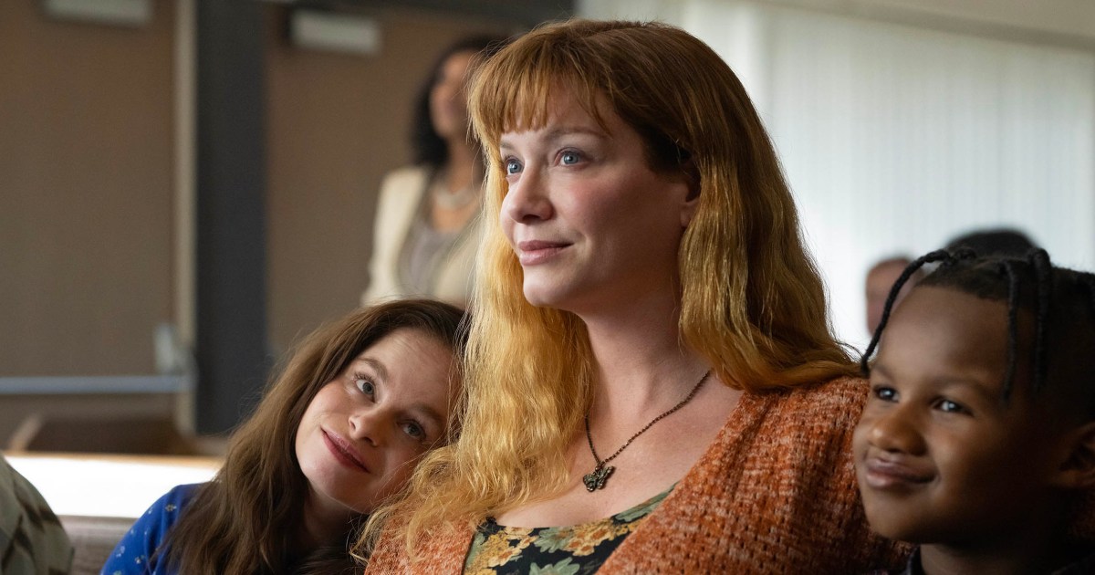 christina-hendricks-cynthia-mars-mc-250416-02-f93de5.jpg