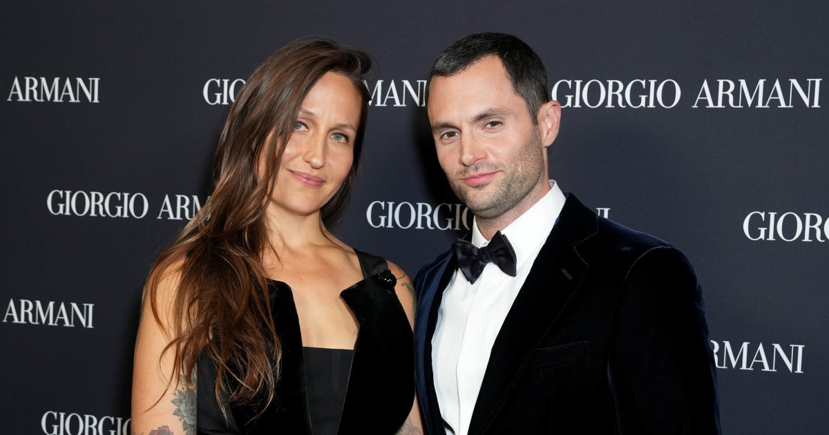 Domino-Kirke-penn-badgley-mc-250422-d797ce.jpg