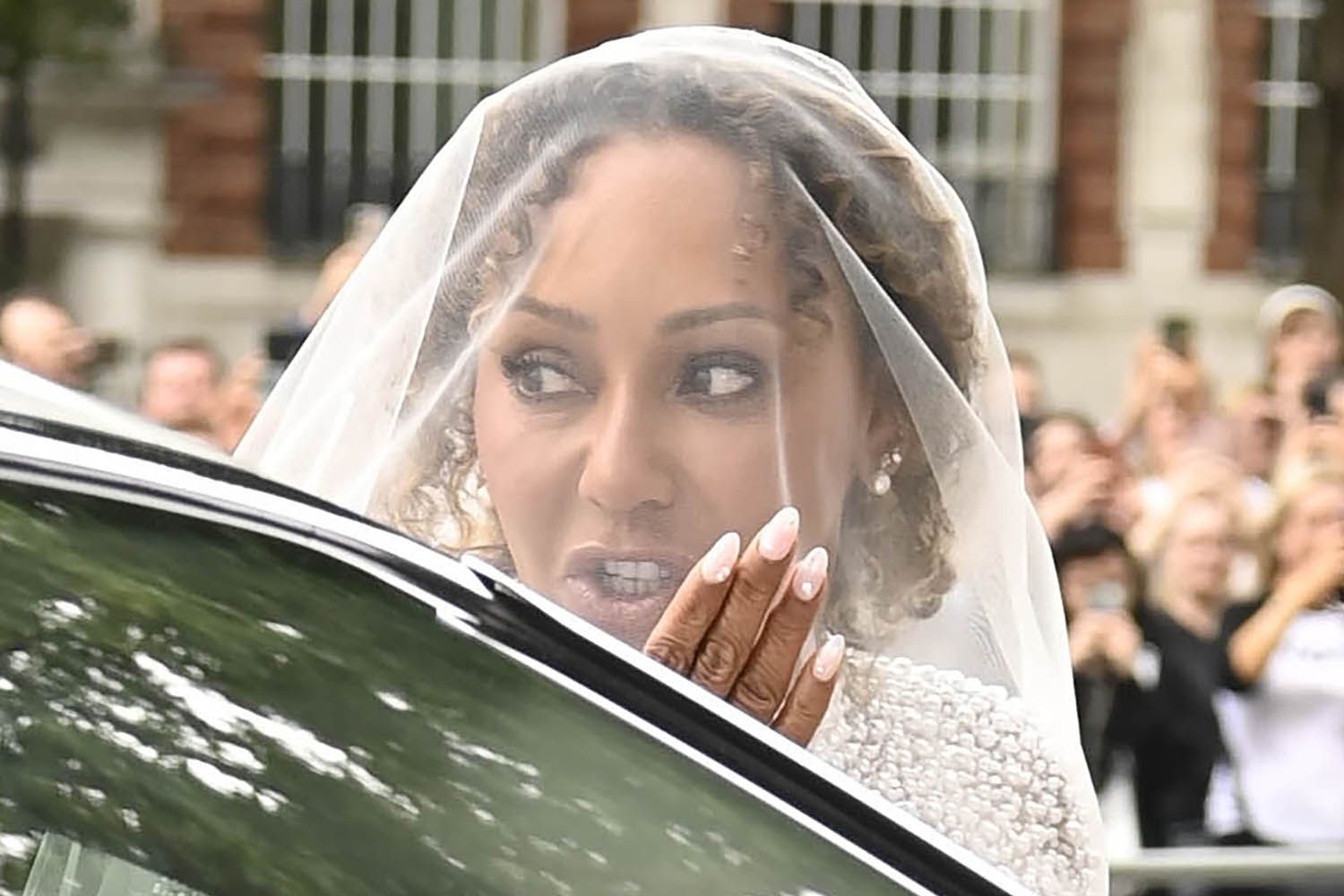 ¡Mel B luce 2 vestidos en su boda en Londres con Rory McPhee!