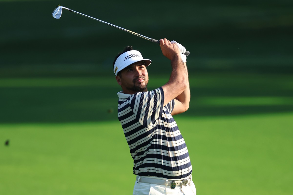 Jason Day Llama la Atención con Su Atuendo en el Abierto