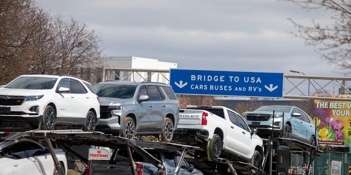 Trucks Make Their Way to the Ambassador Bridge to Cross News Photo 1743687019.pjpeg .jpeg