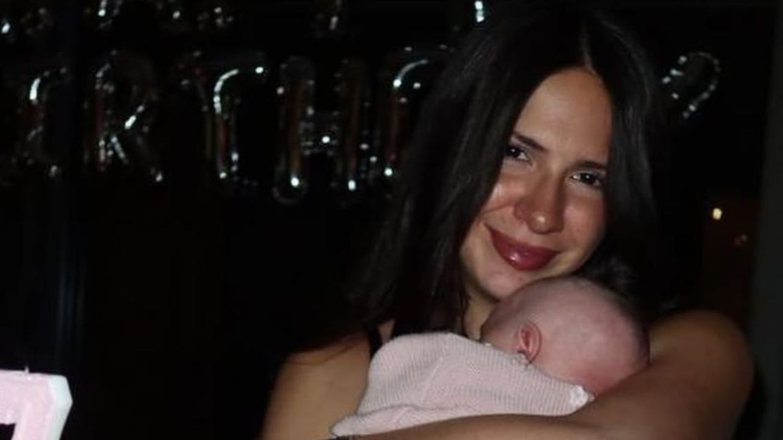 Ailen Cova Y Su Hija Alaia 2180606.jpg