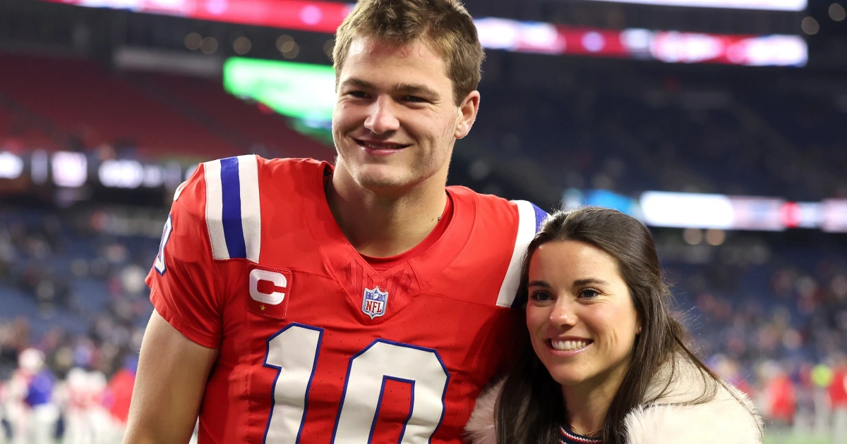 Drake Maye Ann Michael en 020426 C03079.jpg