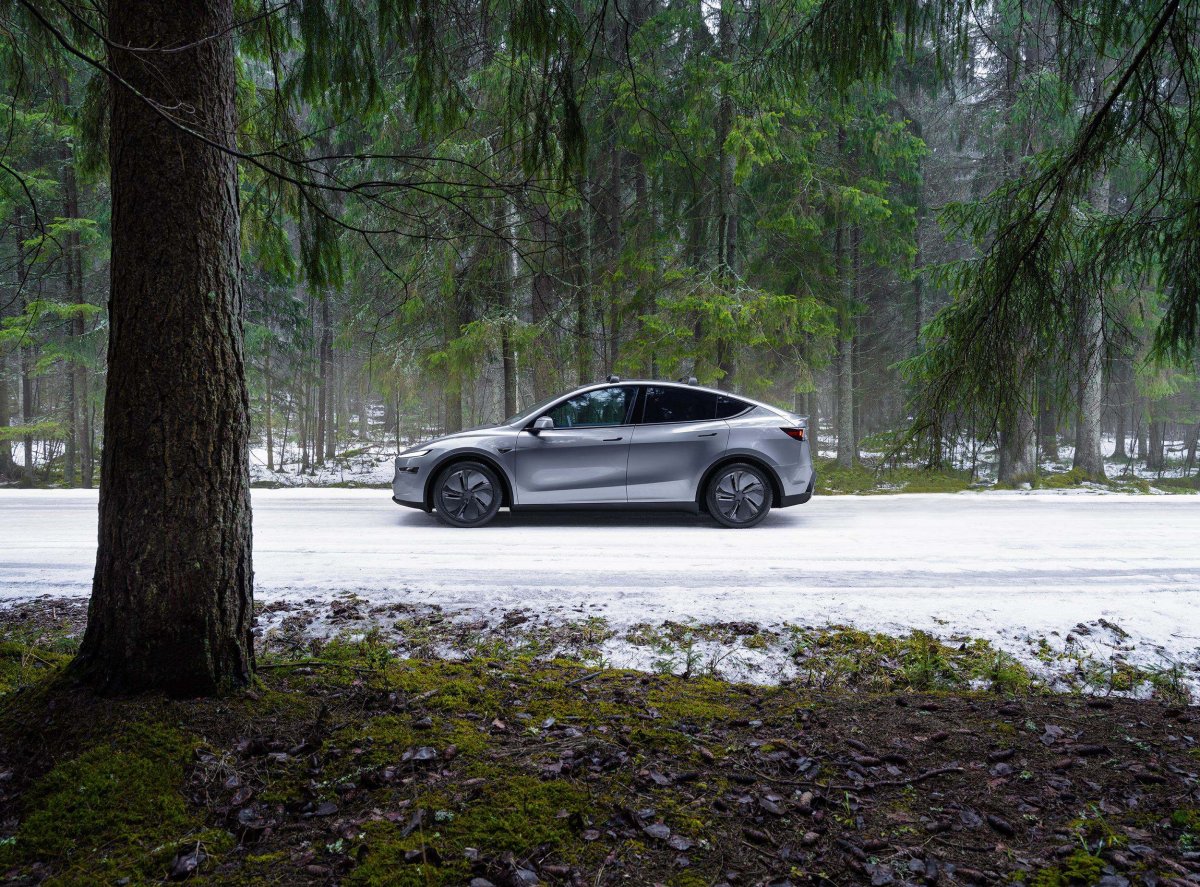 Model Y Snow 2.jpg