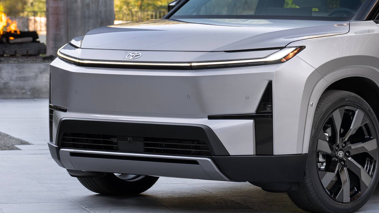 2027 Toyota Highlander Limited Spellbound2tone 004 Cropped Processed by Imagy 1 1.jpg