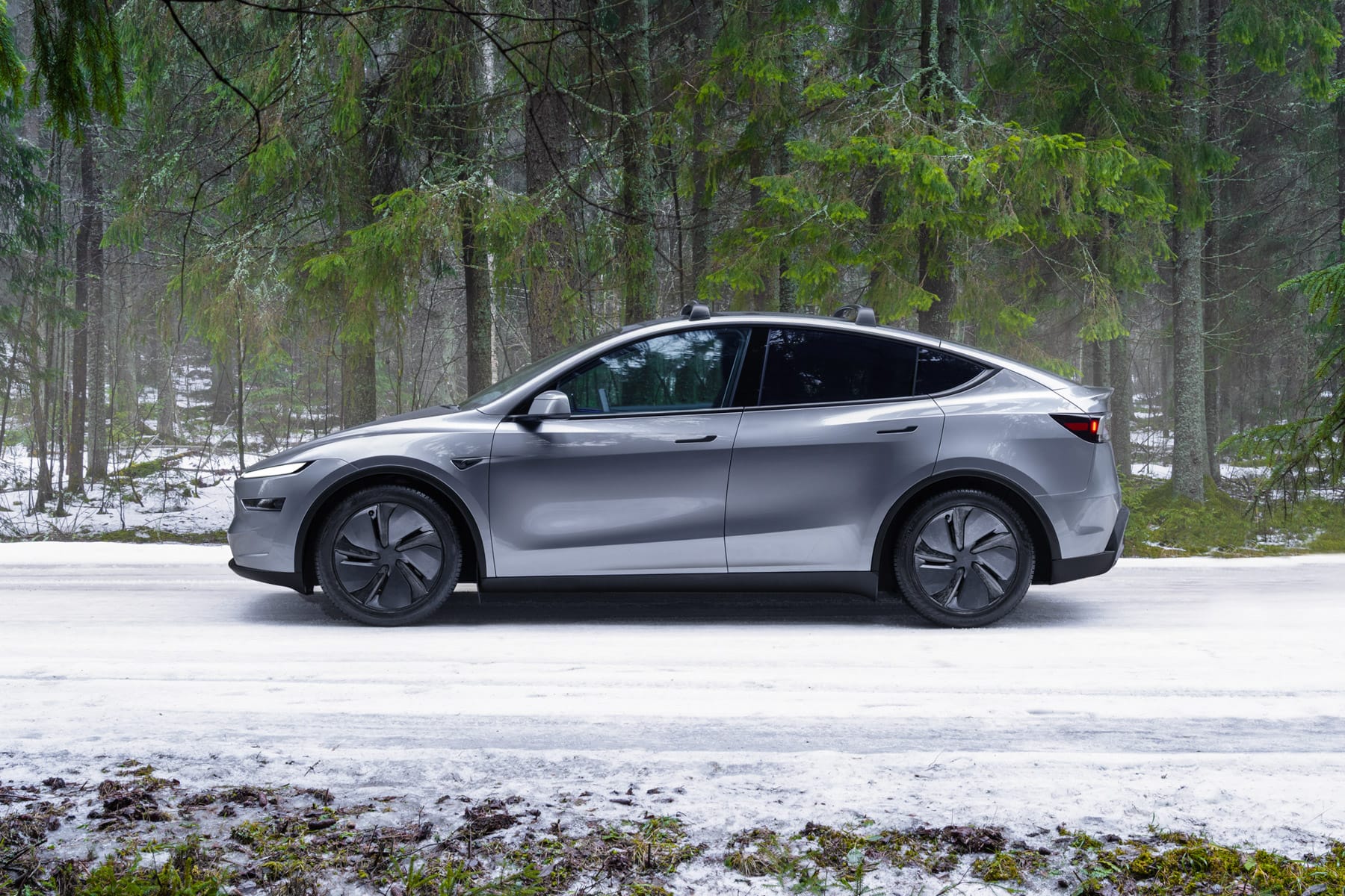 Tesla Model Y Schnee Winter 2025 4.jpg