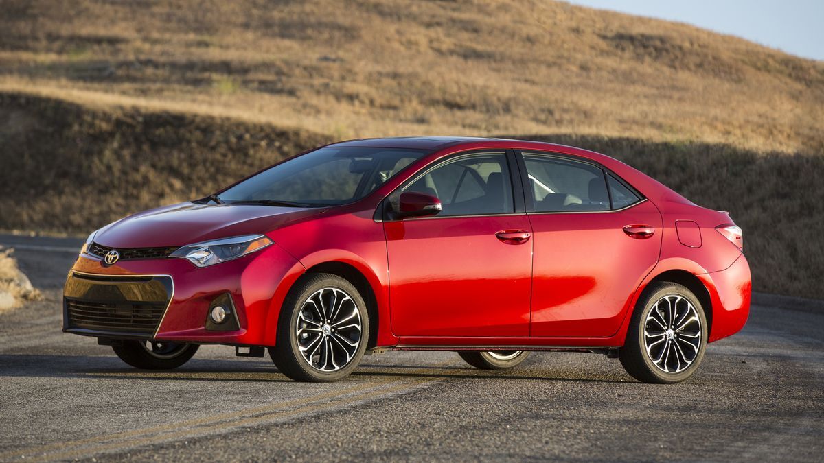 2015 Toyota Corolla Front Left 3qtr.jpg