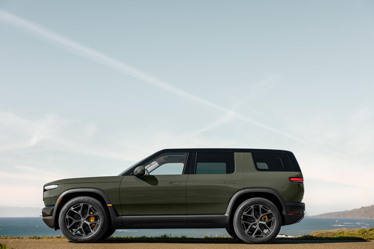 20260211 Elliotross Rivian R2 Launchgreen 3257 Final.jpg