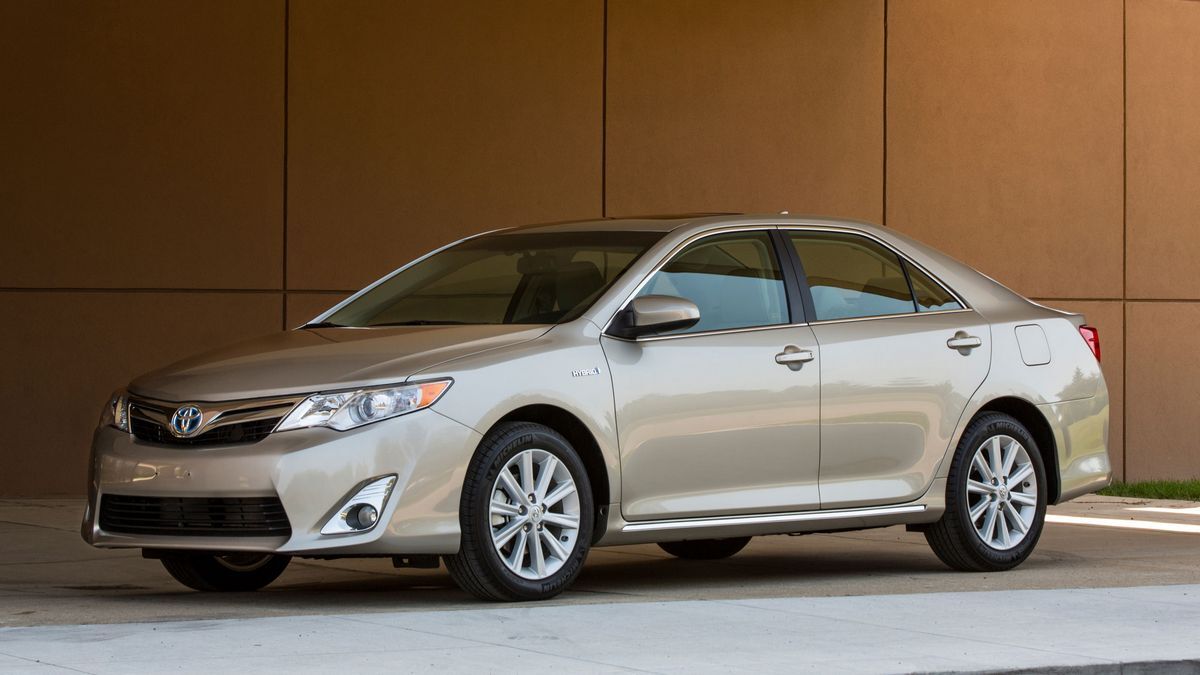 Og 2013 Toyota Camry Hybrid Front 3qtr Jpg.jpg