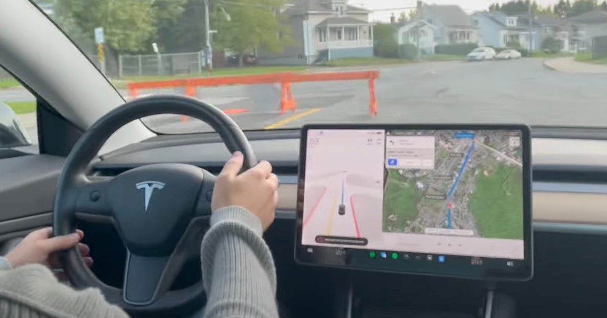 Tesla Full Self Driving Beta 10.69 Barrier.jpg