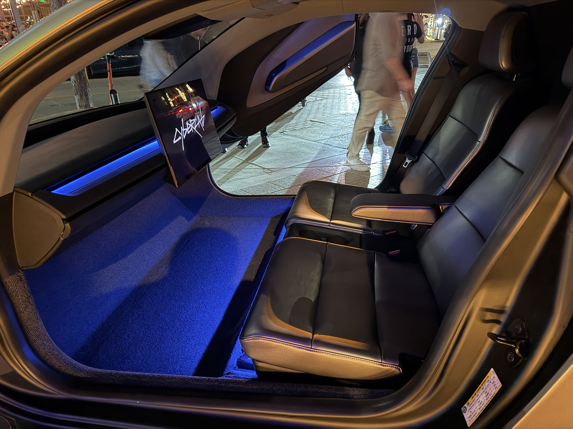 Tesla Cybercab Interior Ambient Lighting.jpg