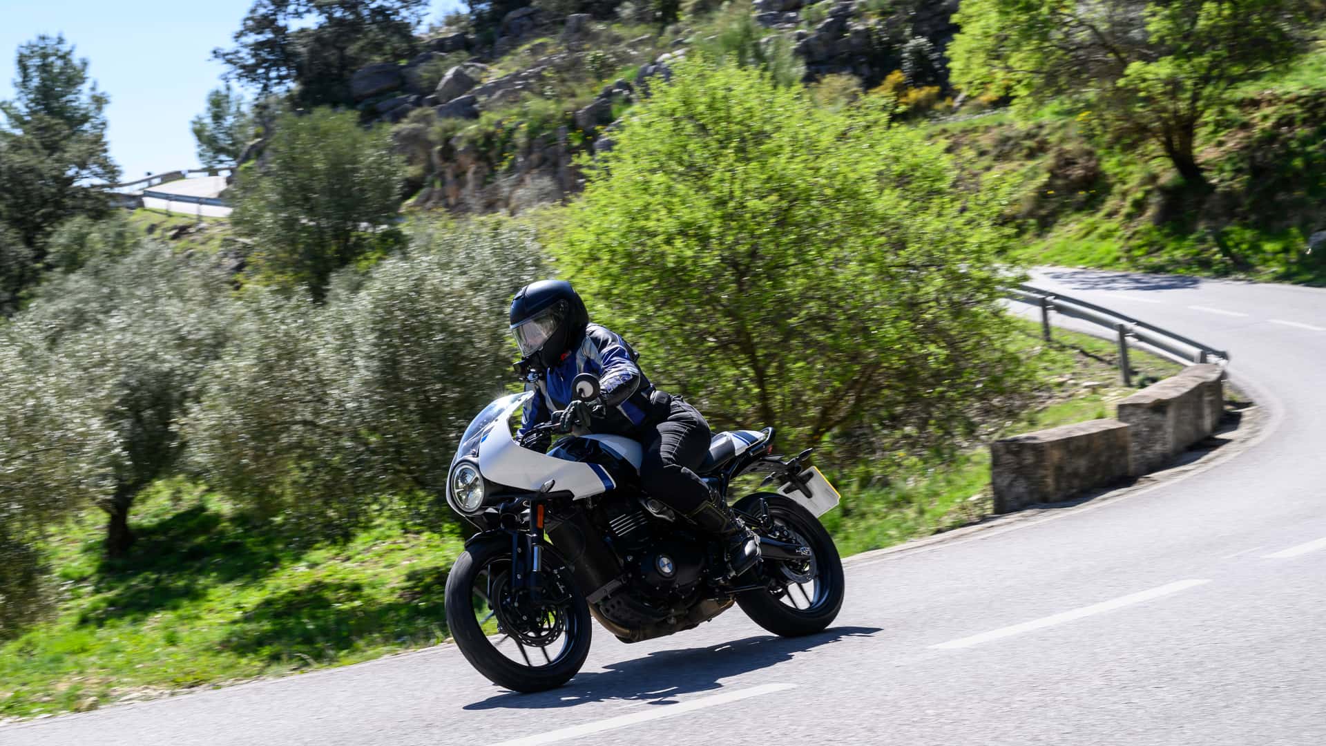 Triumph Thruxton 400 First Ride.jpg