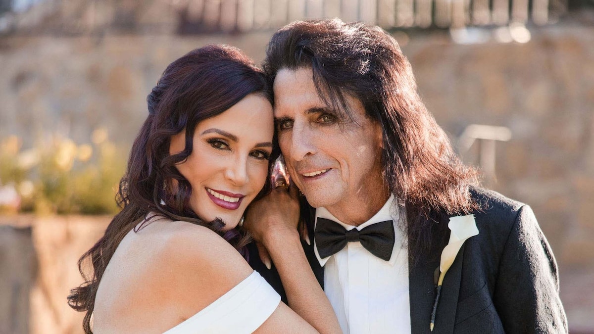 4d6dc7284c1f 450cooperweddinghellocut.jpg