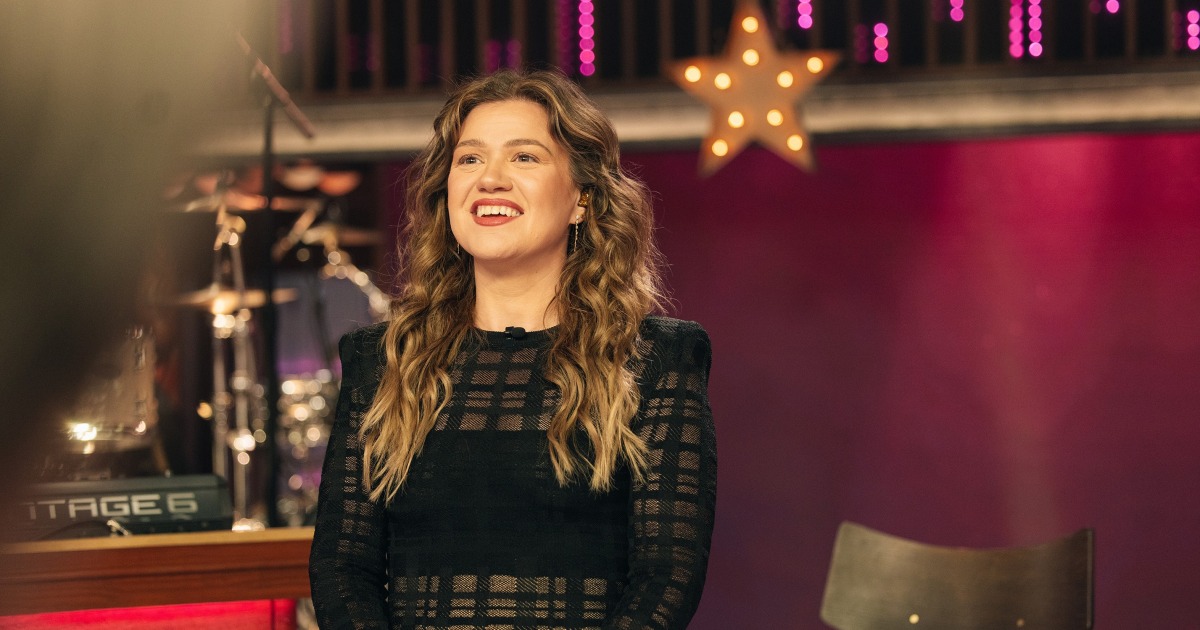 Kelly Clarkson Ky 261011 24911a.jpg